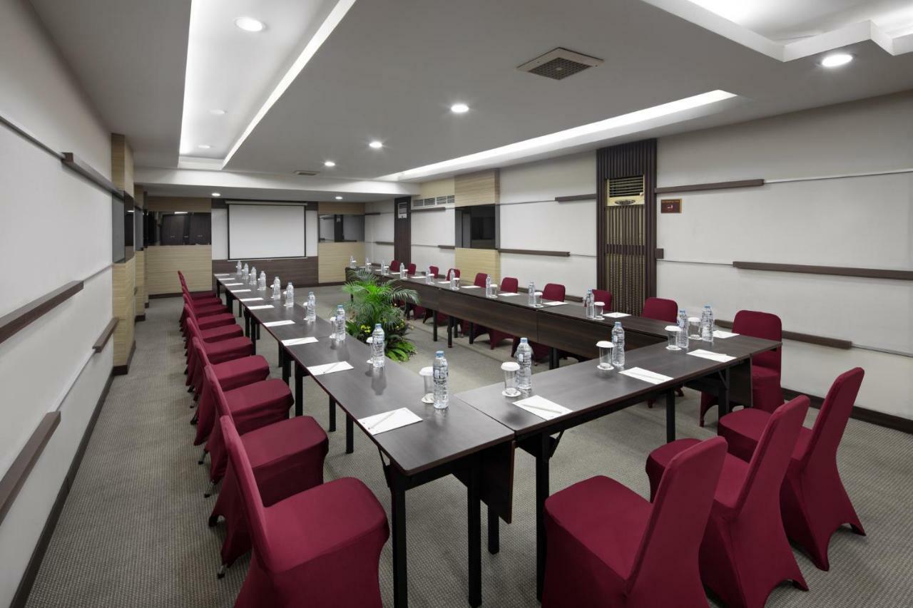Golden Boutique Hotel Kemayoran Jakarta Exterior photo