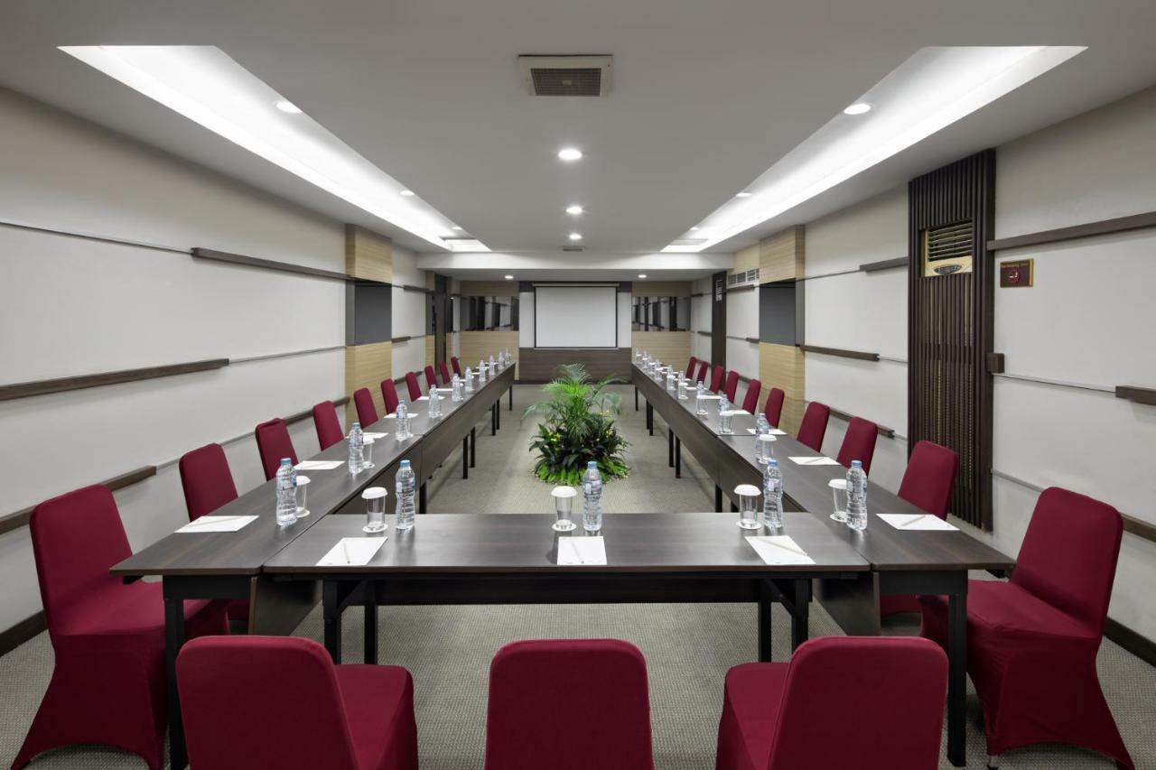 Golden Boutique Hotel Kemayoran Jakarta Exterior photo